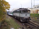 750.121 s dosti netypickou soupravou na trati 238 - drec nad Doubravou