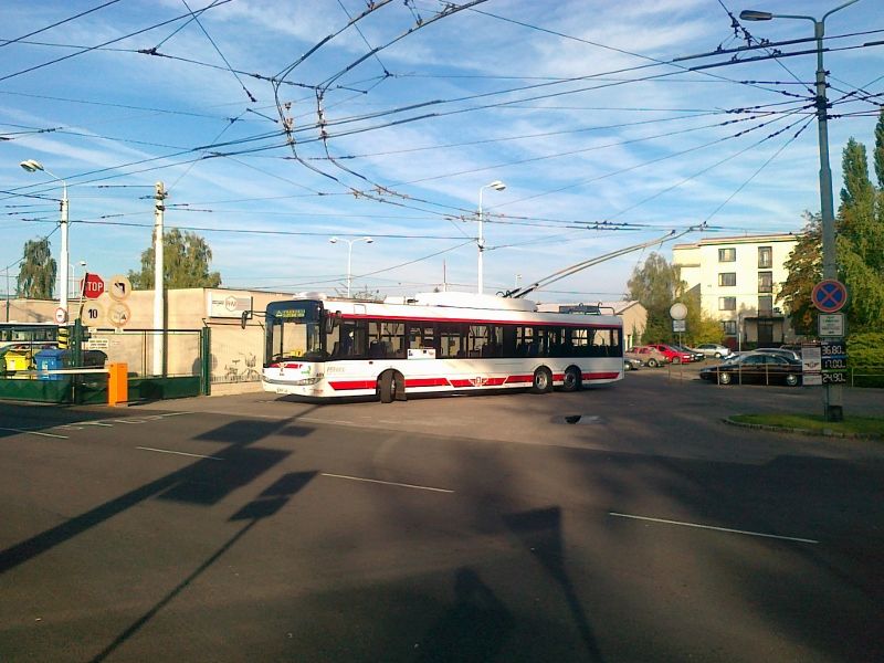 Trolejbus 409 u vozovny