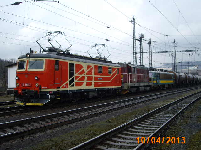 SNCB 1203 ve vlaku IDS CARGO v UL Stekov