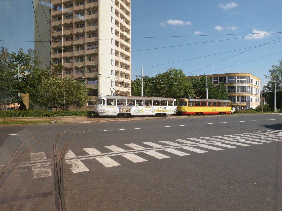 Mosteck ul. 277+249 jede do stanice Litvnov, obchodn dm a mij vjezd do vozovny.