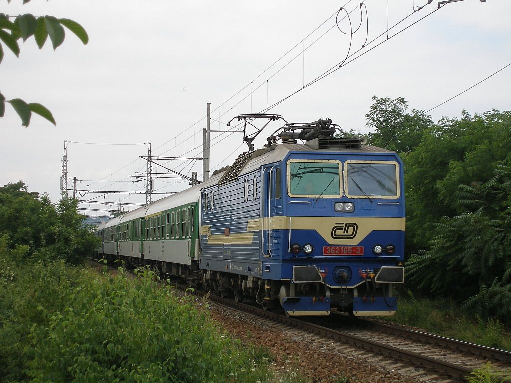 362.165 s R 933 do umperka na odboce Brno-ernovice.