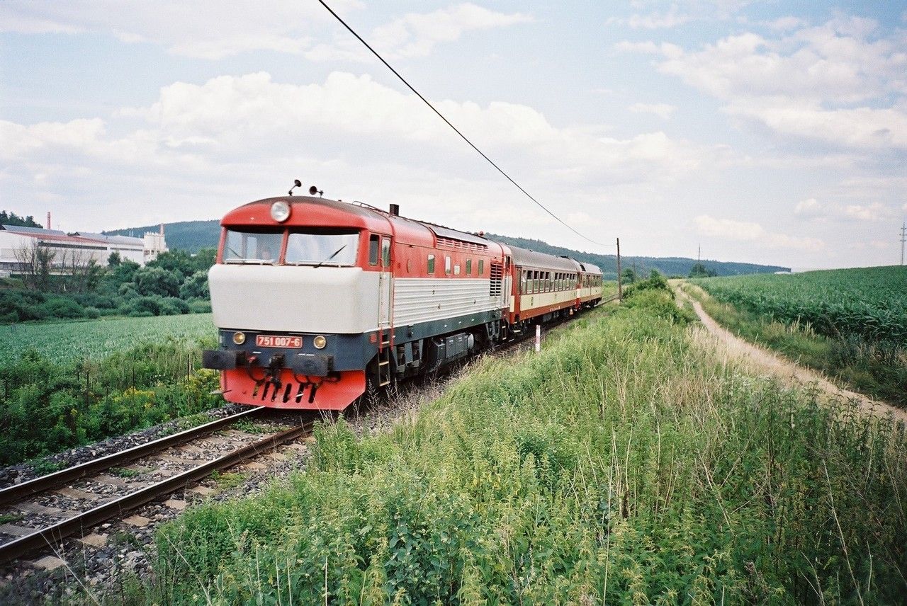 751.007 v R do Prahy Mas.n. na cest z Rakovnka (od. 18:00), 29.6.2003