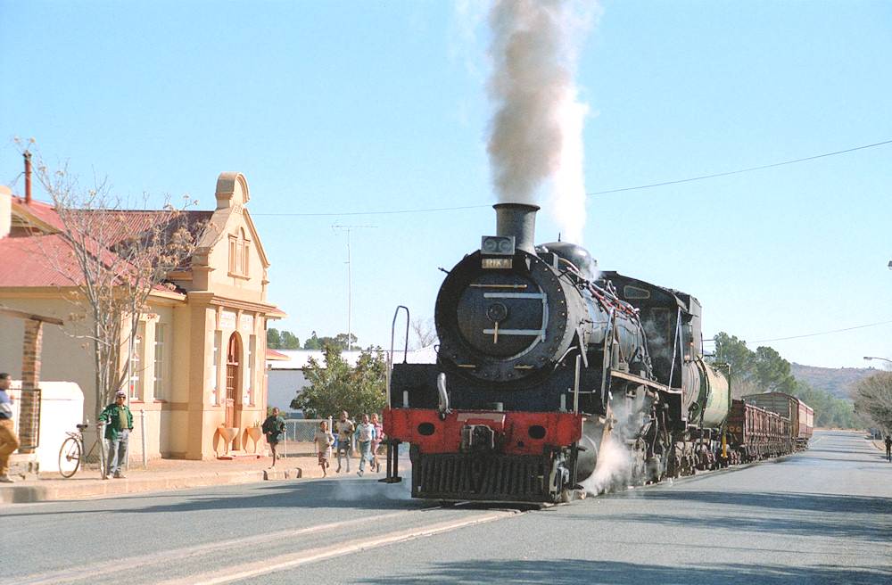 South Africa CP Lewis photo as posted to the sar-L group. This was probably the last steam drawn run