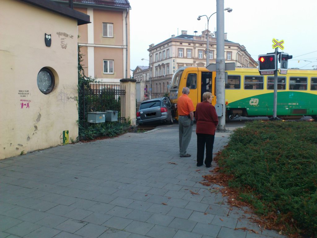 814.095 pi srce s osobnm automobilem, pejezd u Olomouc msto, 3.9.2012