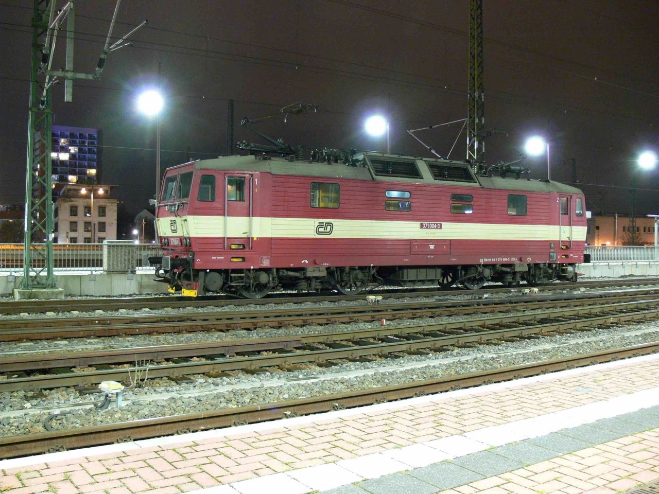 371 004 at Dresden Mainstation
