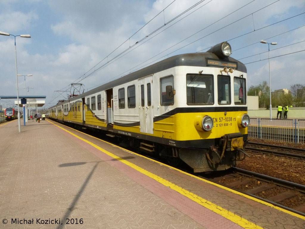 PL PR EN57-1038 has reached its end station Lodz Kaliska on a service from Wroclaw Gl., Poland, 13.0