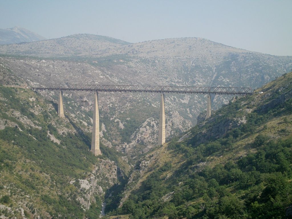 Nejvy eleznin most na svt, kter se nachz mezy stanicemi Kolain a Podgorica