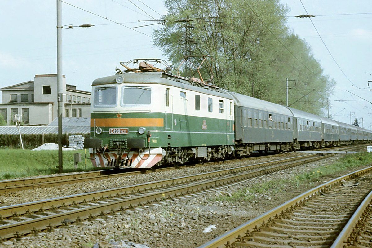 E499 1021 R 1124 Tinec 1987