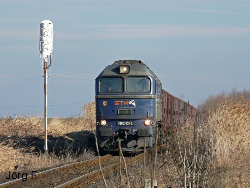 STK M62-1242 (ex 781 368) u odboky Wilka s pzdnmi vozy Ea ze Zawidwa do Turoszwa 9.2.2011