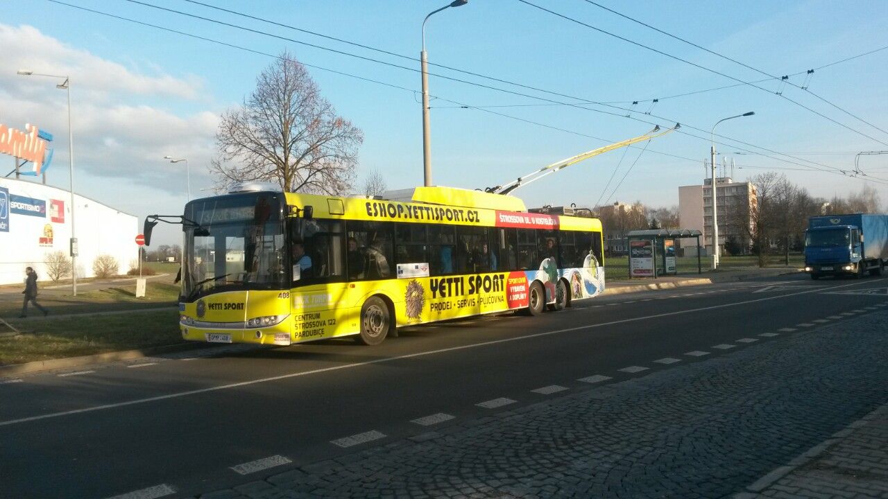 Trolejbus 408 s reklamou YETTI SPORT