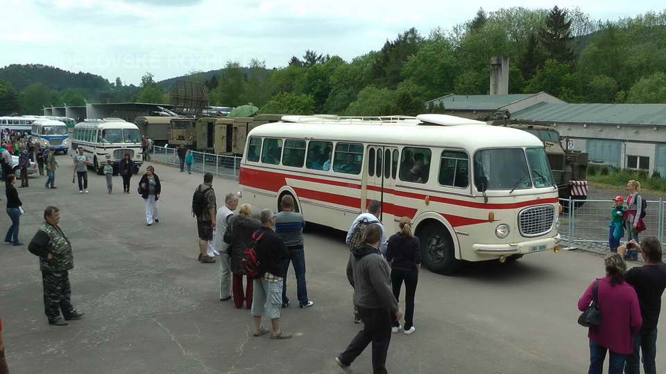 2015 05 23 - 16. sraz Klubu eskch historickch autobus 2015 - Vojensk technick muzeum Leany