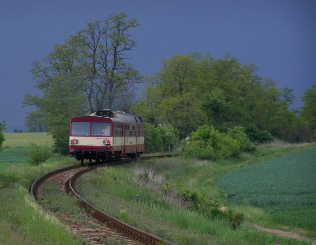 850 030 odjd s Os 24 818 z Blkovic do velice siln boue v okol Moravskch Budjovic 20.5.2011