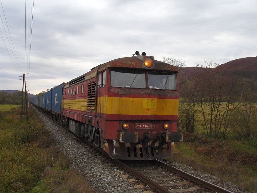 751 114-0 s kontajnerakom do Polska, Hrabovec nad Laborcom 23.10.2010