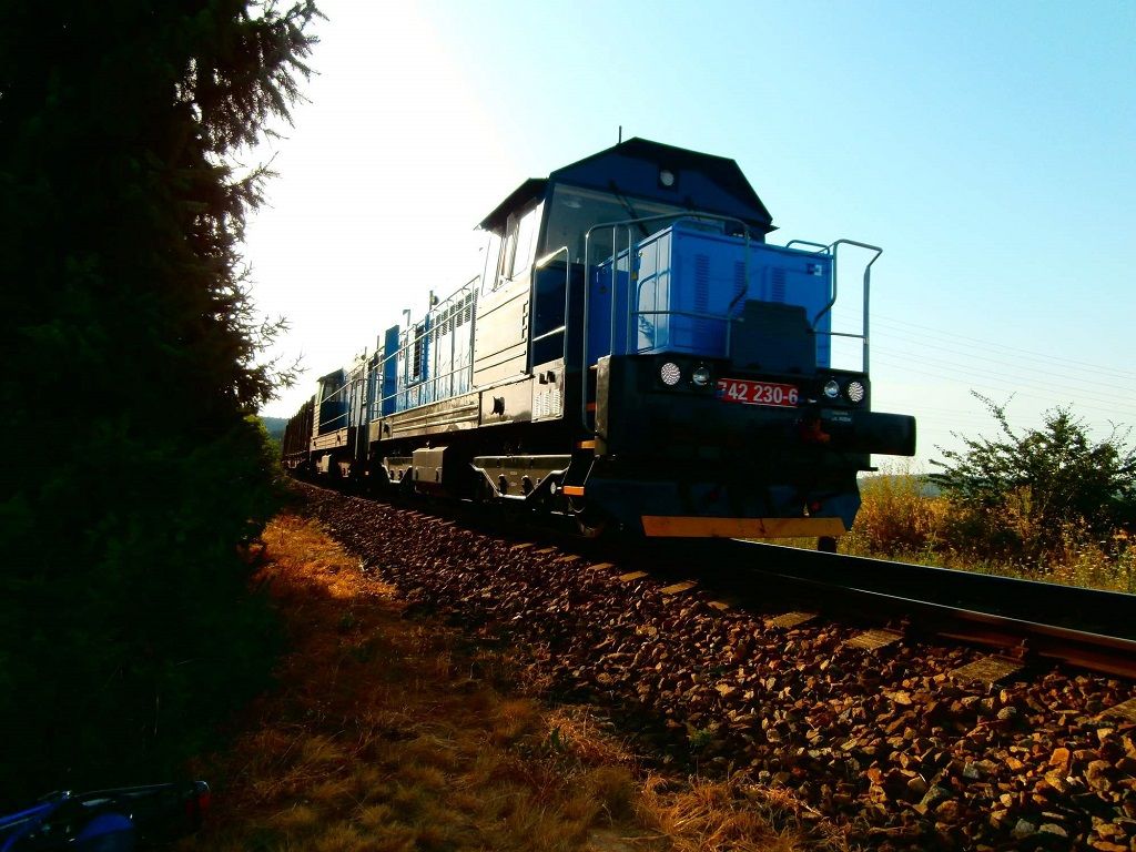 Pn 44051, lokomotiva 742.230