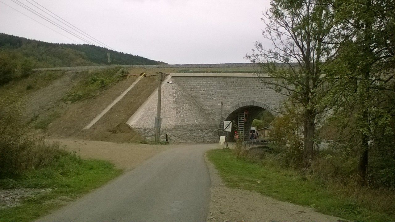Horn Lipov - kamenn most v blzkosti vjezdovho nvstidla od Lipov Lzn