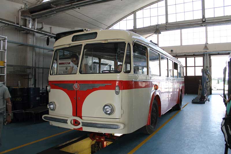 Historick trolejbus 8Tr