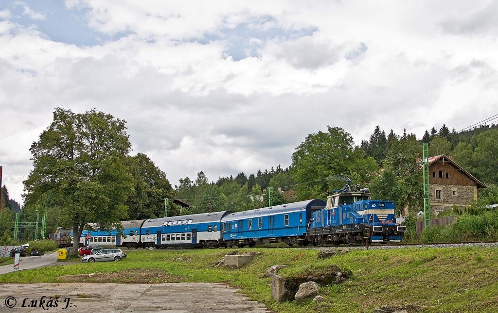 Vlakov 210.021 + pk 210.039, Os 18915, Louovice zastvka - Louovice 11.8.2016 (1)