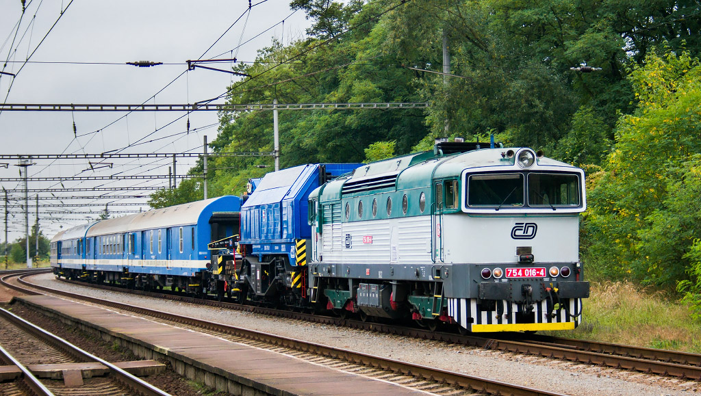 754.016-4 + EDK + nehodov vlak LD.Brno; st.Smiice