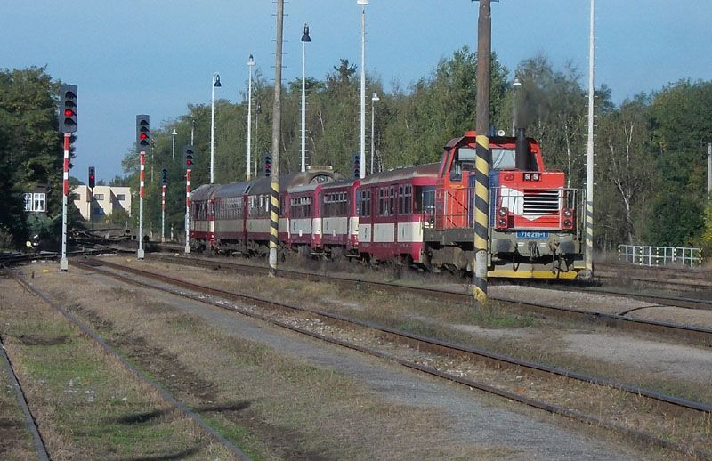 6.10.2012 Vlak 1286 odjd z Hostivic.