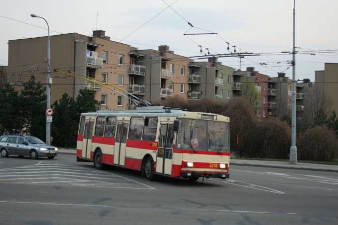 Kiovatka Tilhonova x Hviezdoslavova a husovick trolejbus 3218.