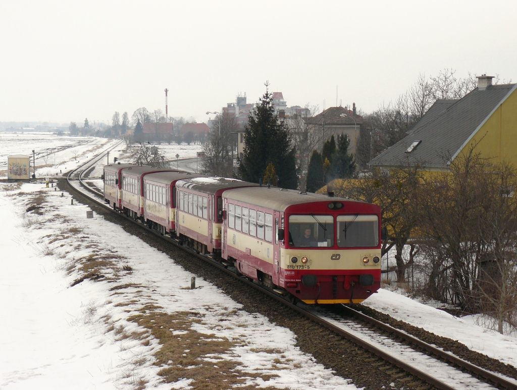 810 173-5 Holeov(Os 3909,19.2.2010,foto:M.Nesrsta)