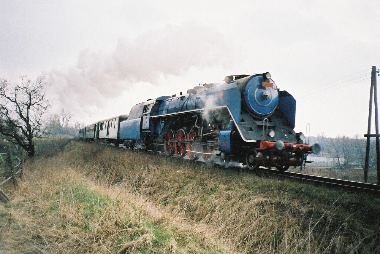 498.022 ve zvl. vlaku do Kivokltu a Phy-Branka, odjd z Rakovnka, 19.4.2003