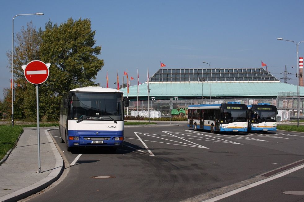 Autobusy ekajc na vkony v terminlu Svinov