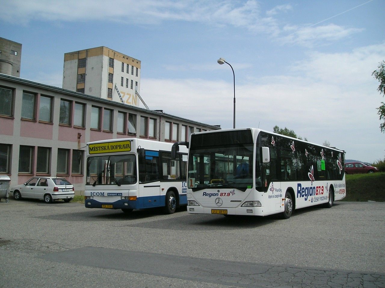 Konen "Silo" se dvma odstavenmi mstkmi autobusy, 7.5.2007