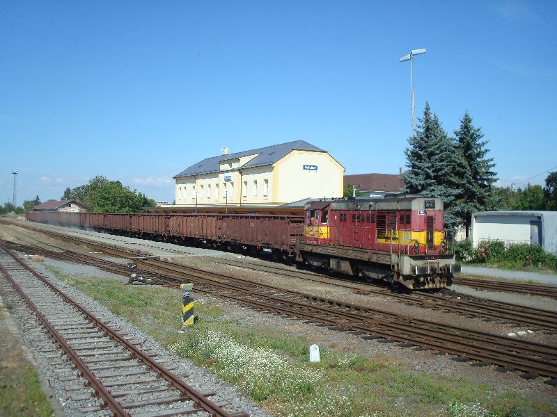 Mn 81051 s 742.102 na prvn koleji v Holeov.
