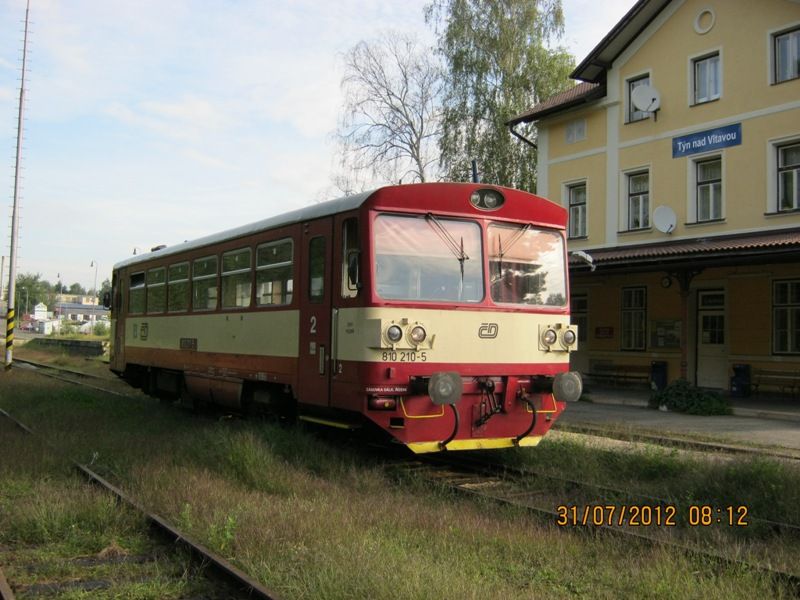 810 210-5 Tn nad Vltavou 31.7 2012