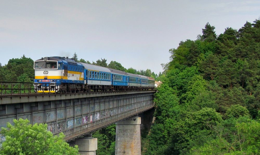754.059 v ele R 660 na Borovinskm most v Tebi - 1.6. 2015