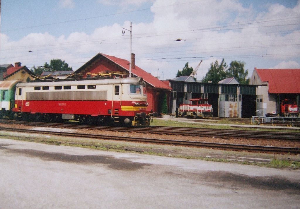 242 277 Tbor (6. 2002)