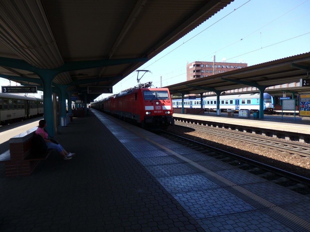 189 020-1 pi prjezdu Pardubicemi 