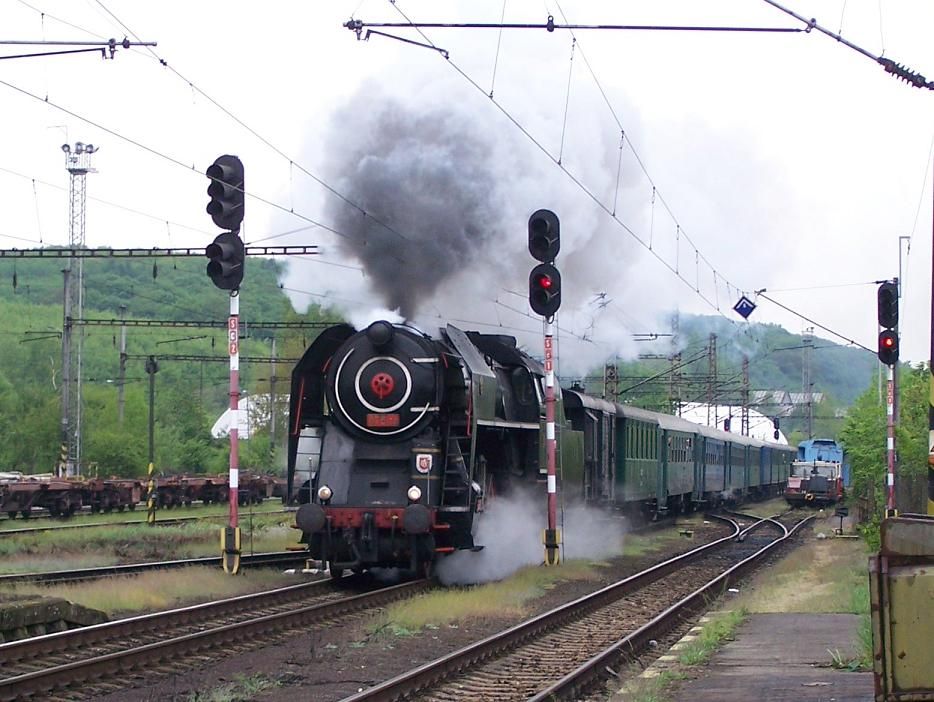 475 179 na ele parnho vlaku - Karel 1 - Praha Kr - 1.5.2011.