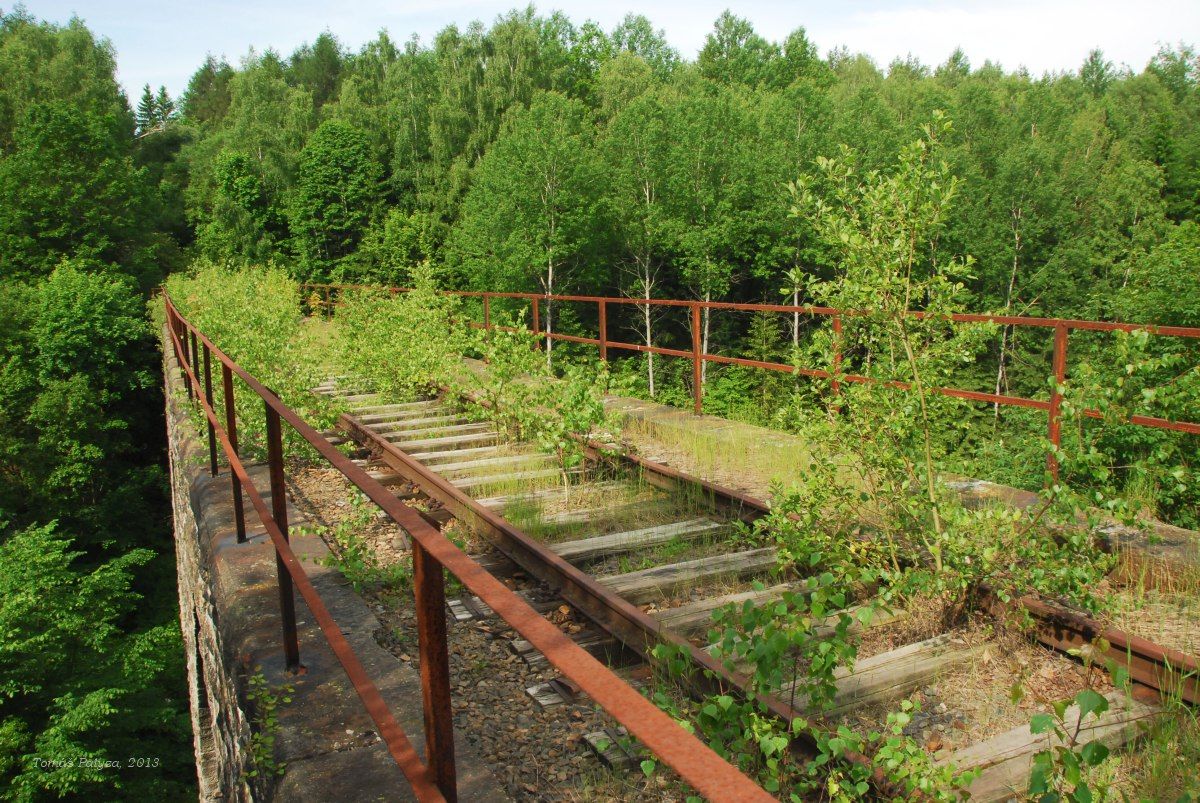 Zadn viadukt v Hornm Slavkov, dol za tunelem