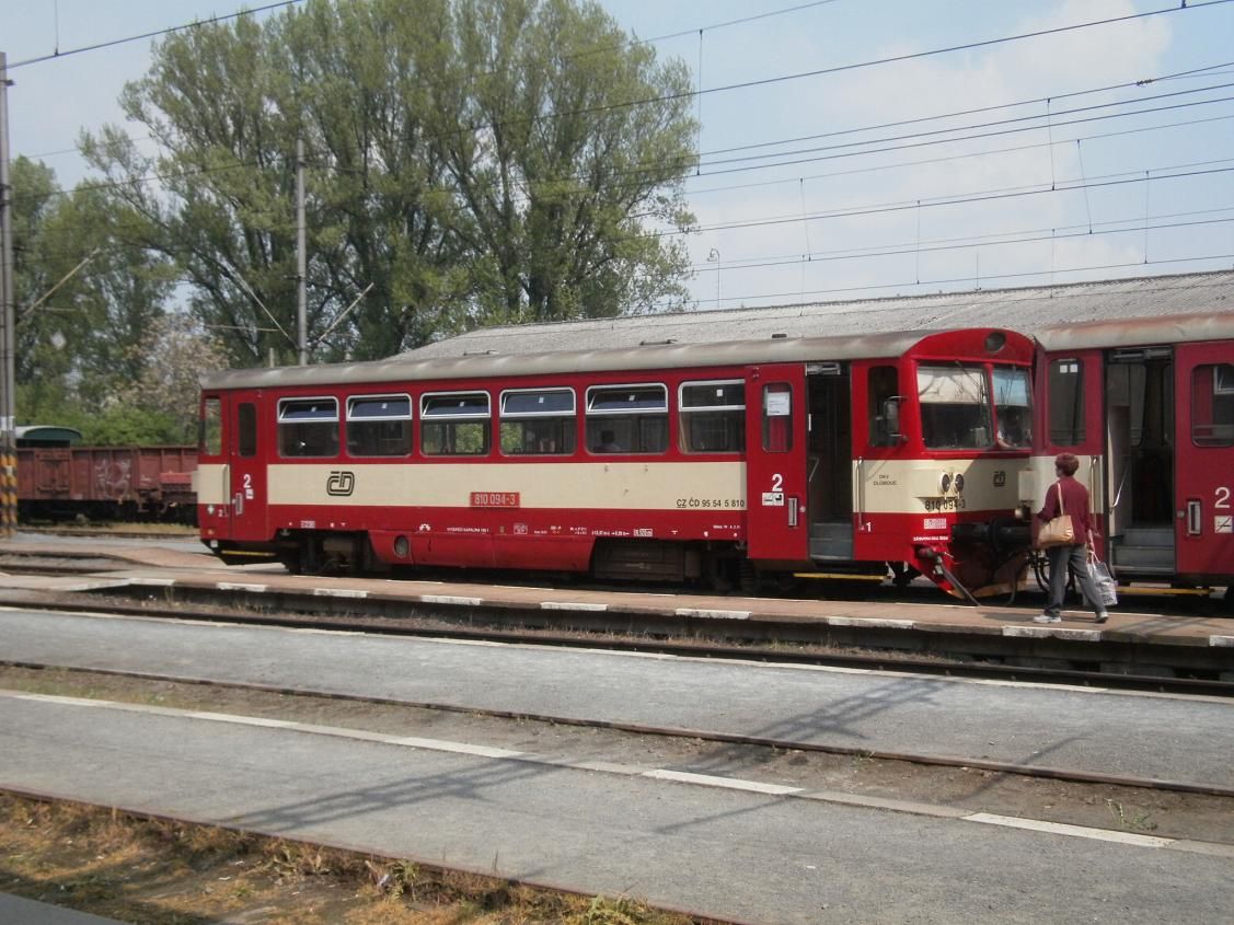 810 094-3 Os 24714, Prostjov hl. n. (30.4.2011)
