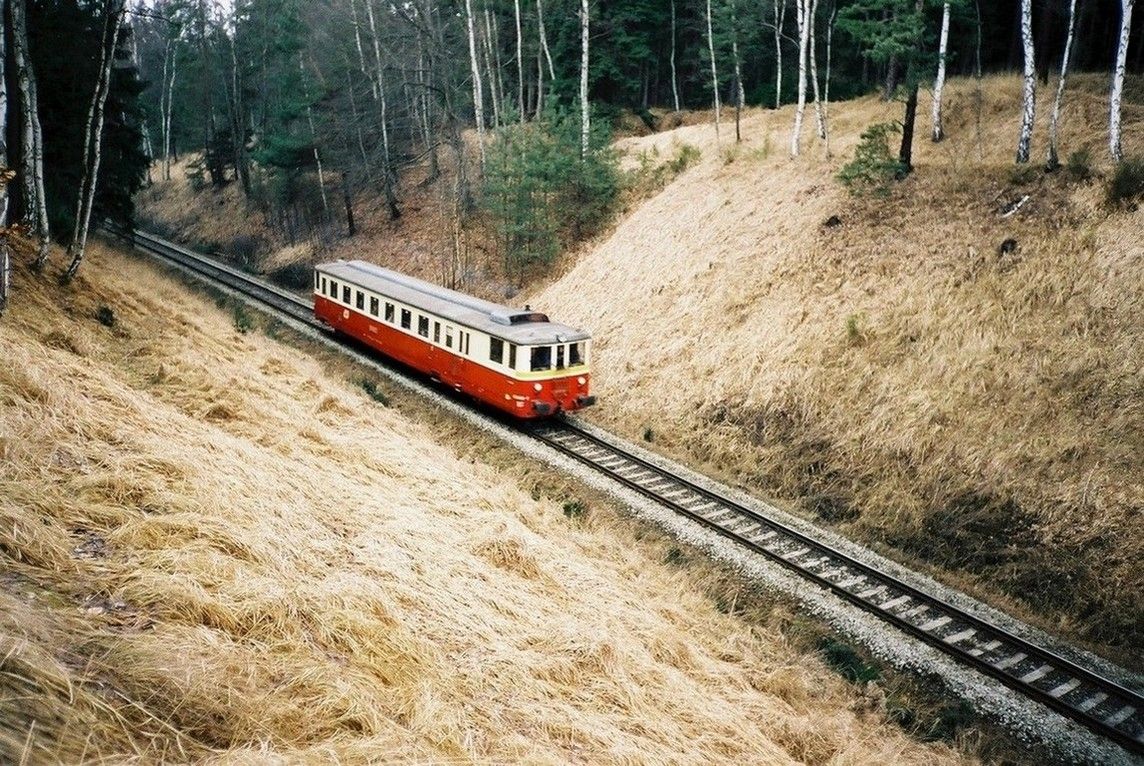 830.090 ve zvl. vlaku z Rakovnka do Stochova, na cest do evniova, 8.3.2003