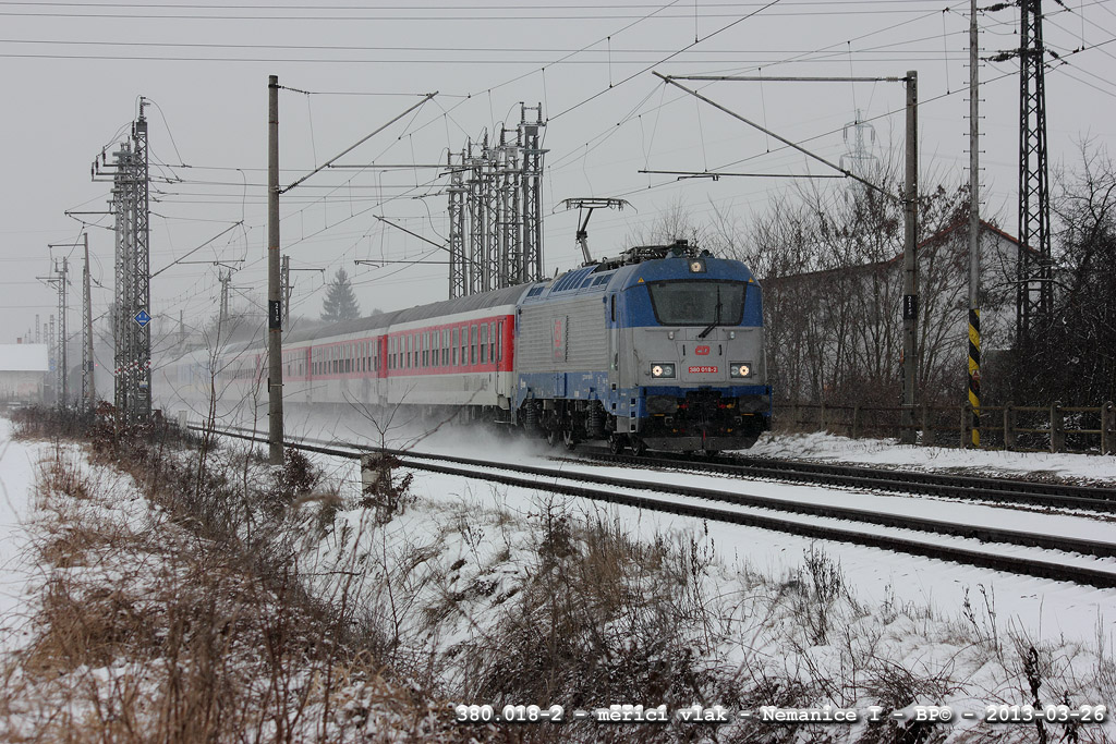 Nemanice I - 380.018-2 upaluje s mericakem do Prahy