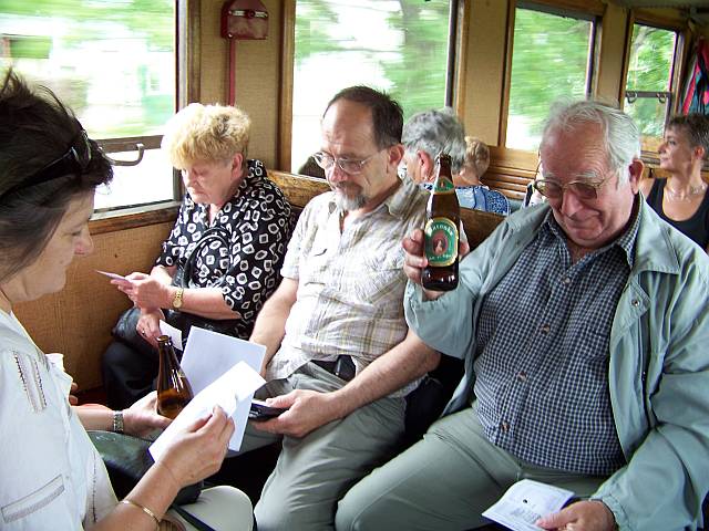 Ve vlaku byli spokojen cestujc