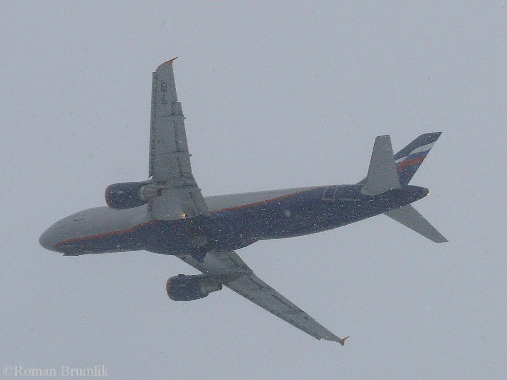 Airbus A320-214 VP-BZP Aeroflot  LKKV 4.1.2009