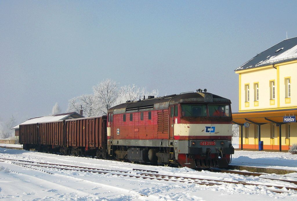 749.251-Mn 81055-Holeov-28.1.2011