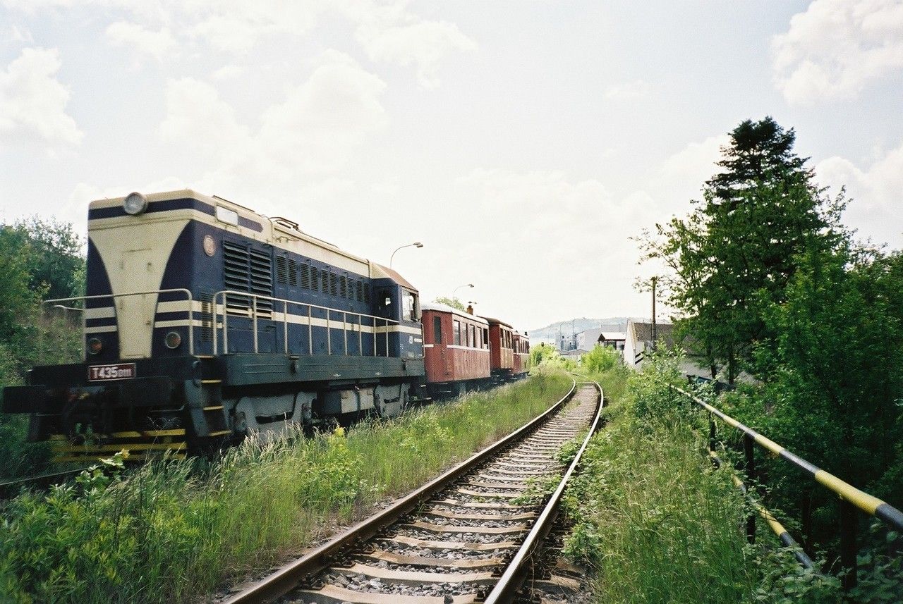 T 435.0111 na postrku zvl. vlaku z Niboru do Lodnice u Ber.-Zvod, 22.5.2003