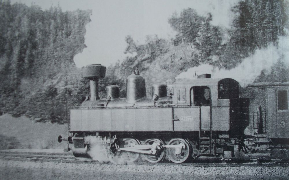 Lokomotiva ady 422.035 uhn v roce 1934 dolm Szavy.