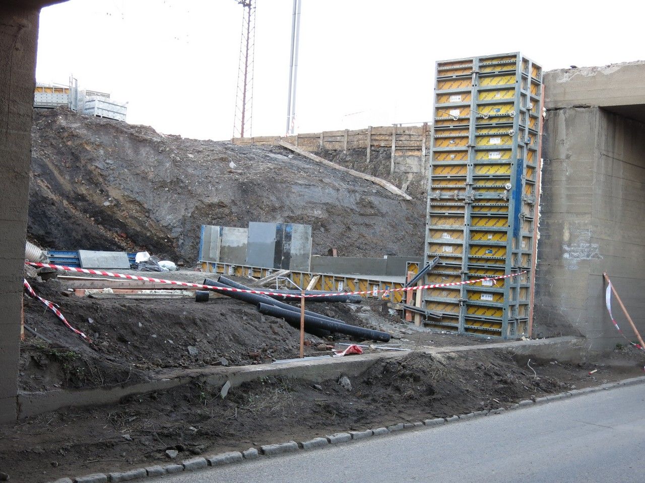 Most Mladch Bchovic v mst budoucho podchodu.