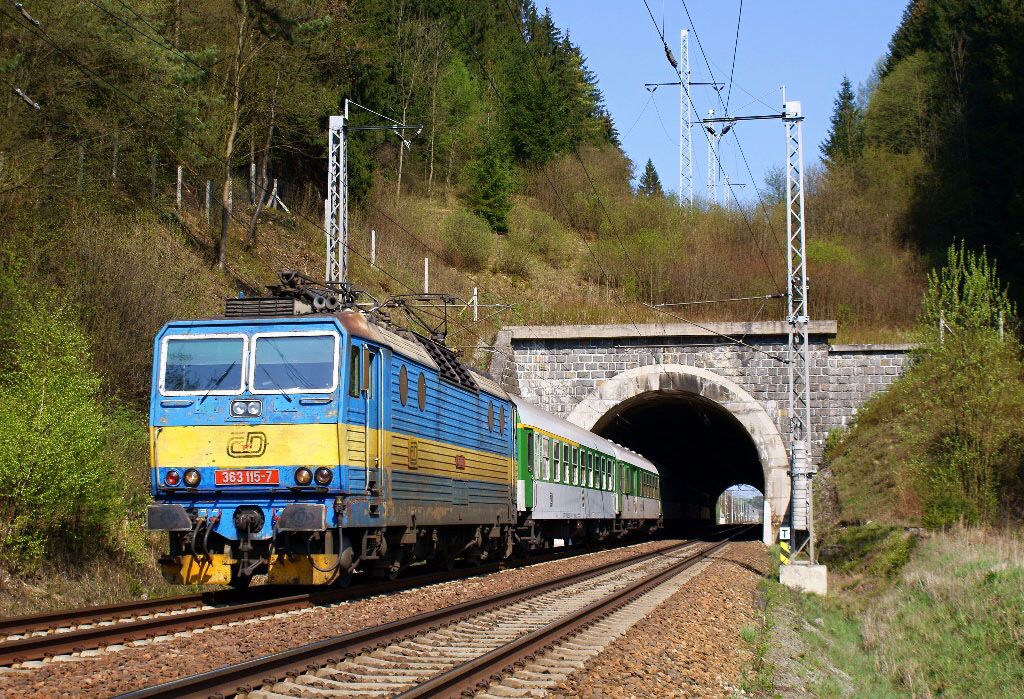 R 867 mezi Hradc nad Svitavou a Dlouhou,16.4.2009