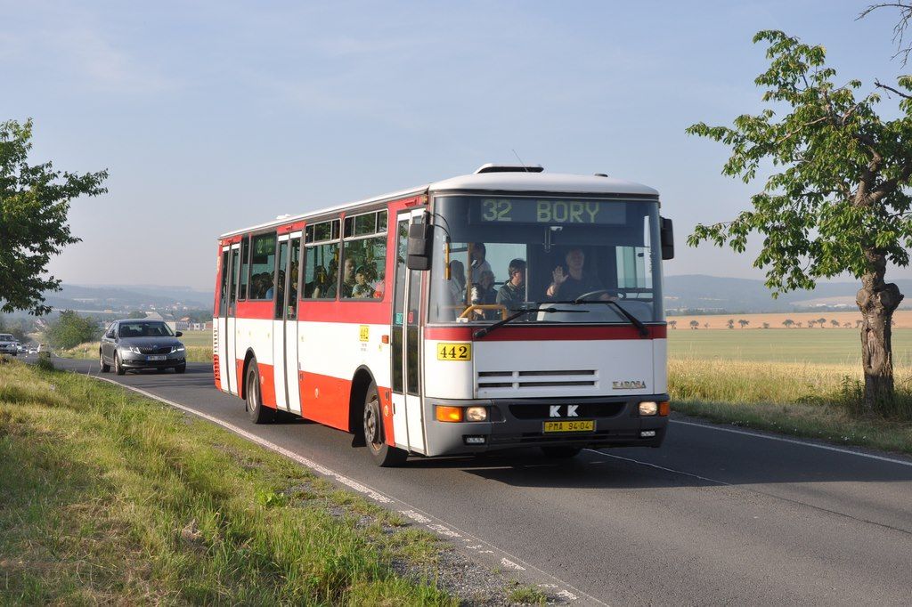 Autobus Karosa B 931 . 442 na bn lince s cestujcmi i v roce 2019. Plze Vslun, 26.6.2019
