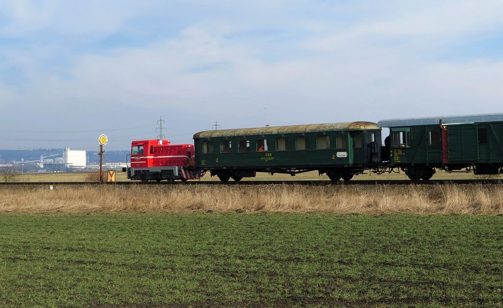 T212.0581, zvl. vlak SAXI (Vtopna Zdice - Saxkovo pivovarnick putovn), Dobrovice, 21.2.2015