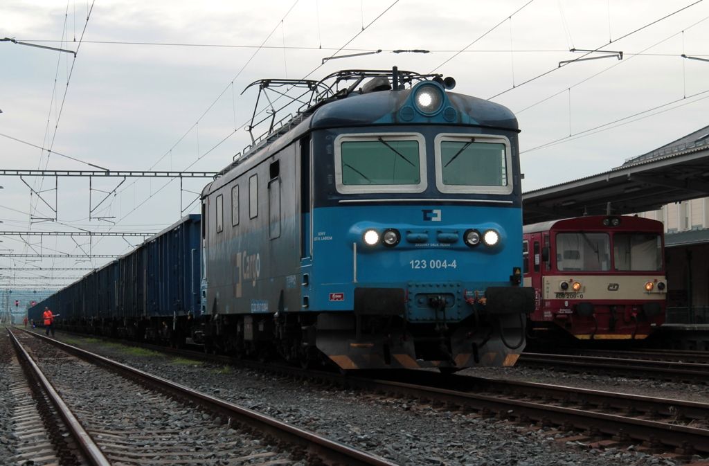 123 004 zastavila v Opav-vchod s uhelnm vlakem z Polska