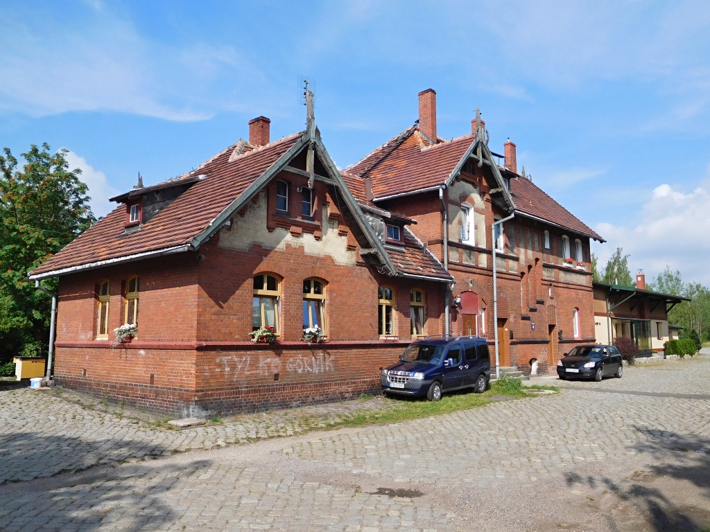 stanin budova Biay Kamie na zruen trati Boguszw-Gorce Wschd - Walbrzych Szczawienko