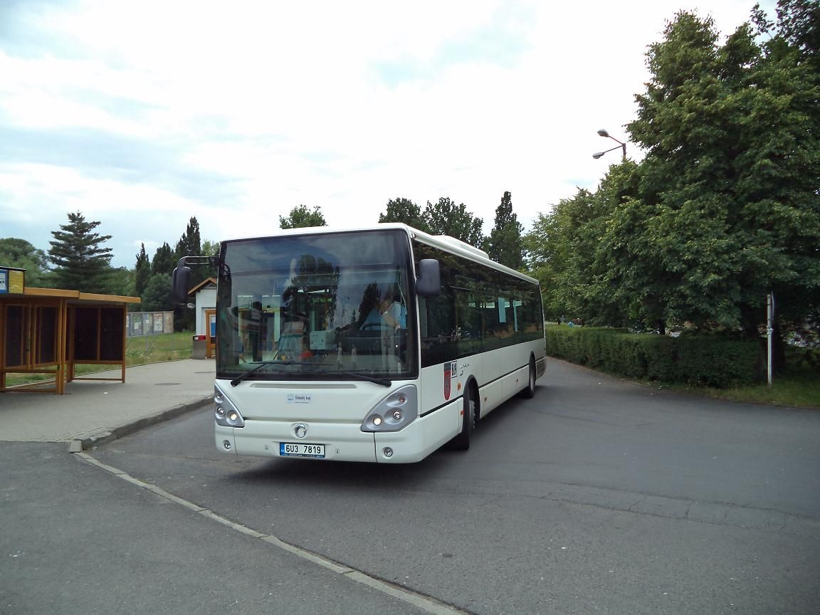 Dnsk Irisbus Citelis 12 M ev. . 819 jako jeden z tlenho konvoje bus v Chlumci